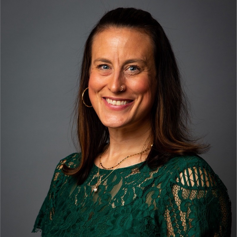 Jen Thomas Headshot